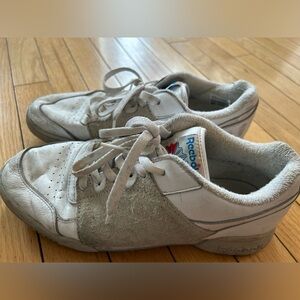 Fair condition need TLC Vintage Reebok mens Leather Casual Sneakers SZ 9!!